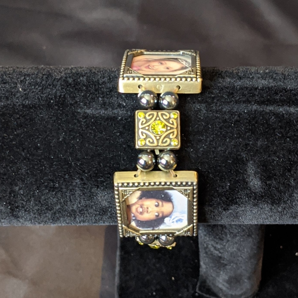 *Magnetic Wellness Bracelet with Photo Spots